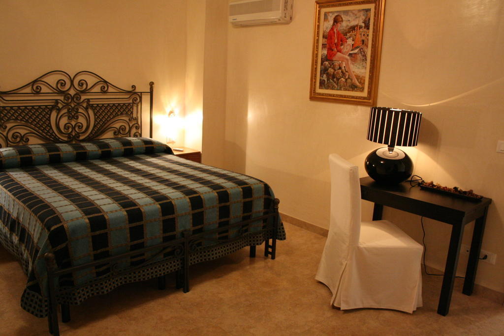 Dimora Storica "Casa Sicuro" Bed and Breakfast Martano Εξωτερικό φωτογραφία