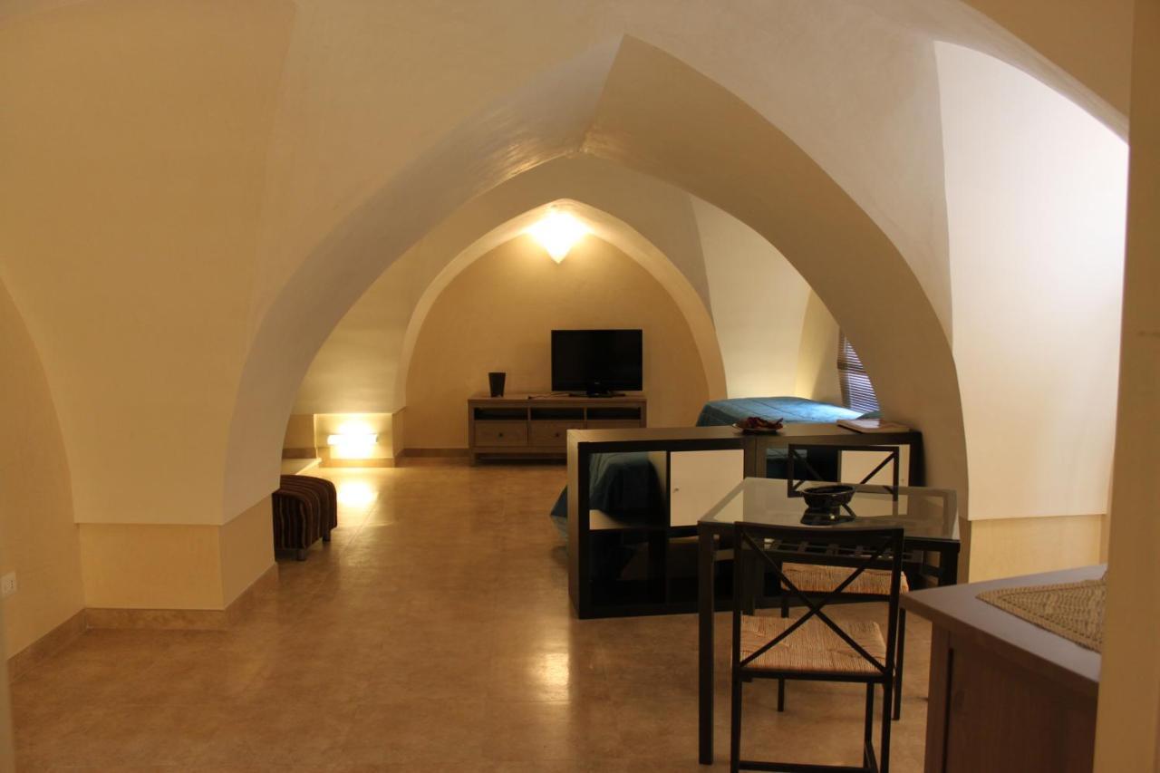 Dimora Storica "Casa Sicuro" Bed and Breakfast Martano Δωμάτιο φωτογραφία