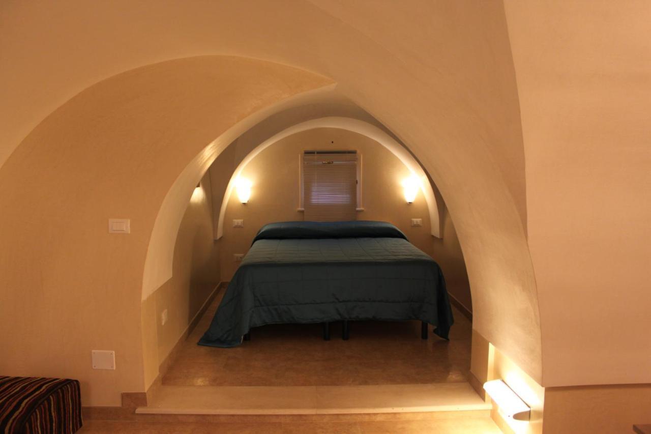 Dimora Storica "Casa Sicuro" Bed and Breakfast Martano Δωμάτιο φωτογραφία